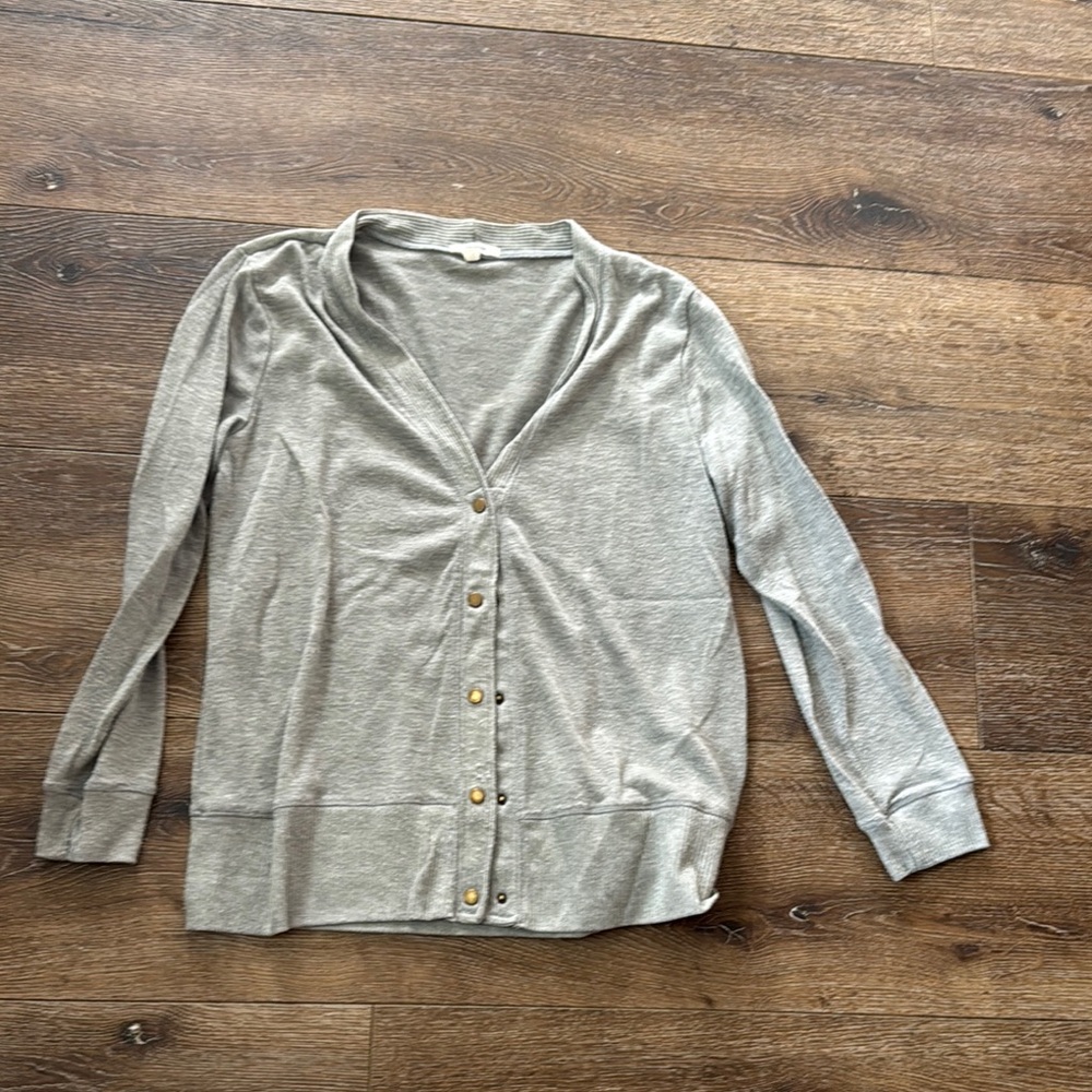 Maurice’s gray cardigan‎ large